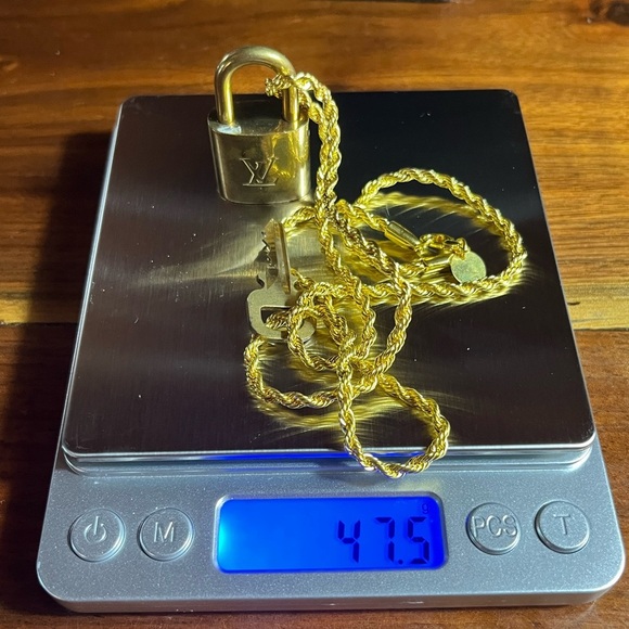 Louis Vuitton Gold Key Pendant Necklace - Picture 5 of 8